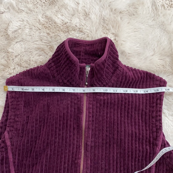 Woolrich Women’s Kinsdale Corduroy Vest in Blackberry/Purple - size small - Picture 11 of 11